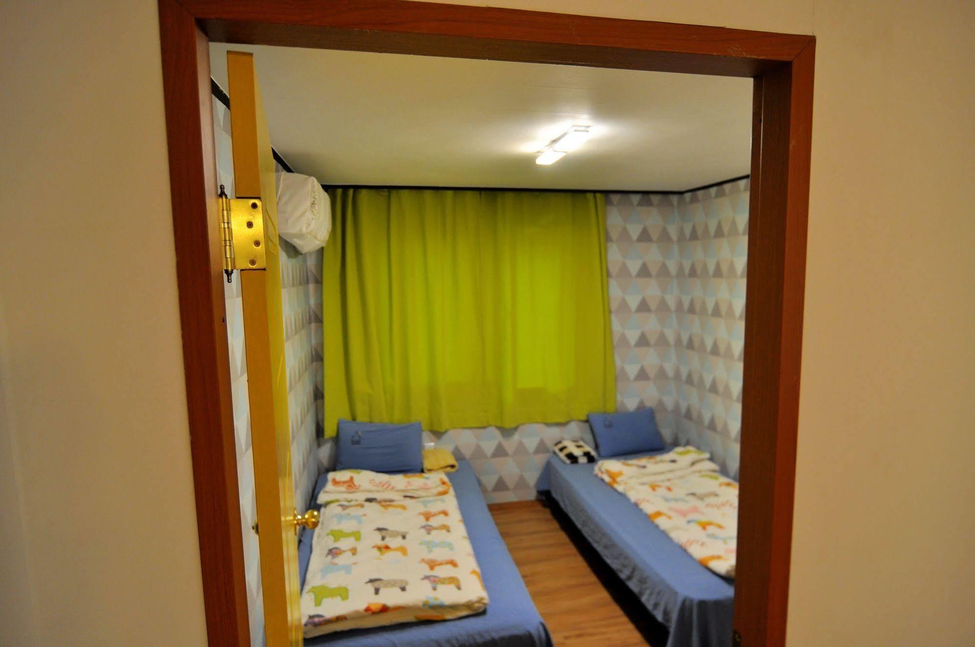 Ostello Backpackers Inside Seul Esterno foto